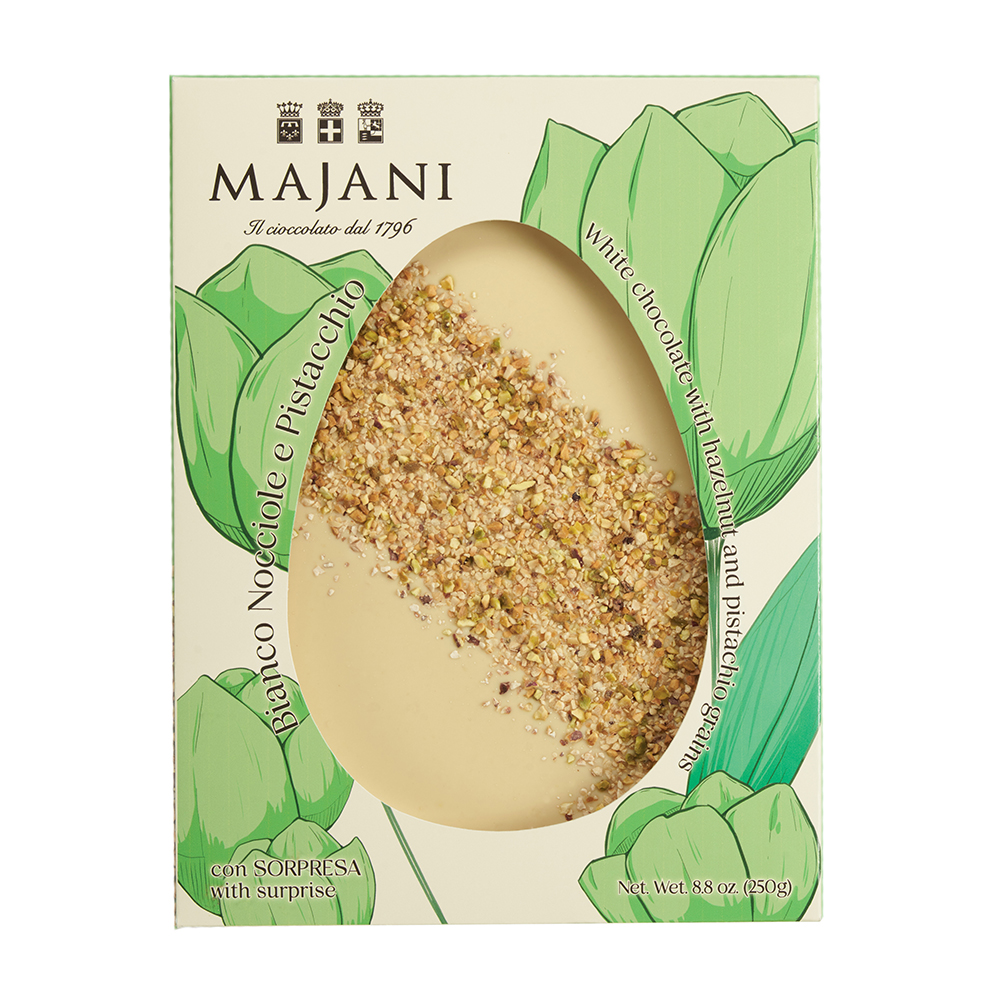 Uovo piatto bianco nocciole e pistacchio Uovo piatto bianco nocciole e pistacchio